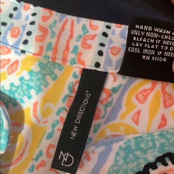 New Direcctions Colorful Paisley Women's Top - Picture 4 of 15